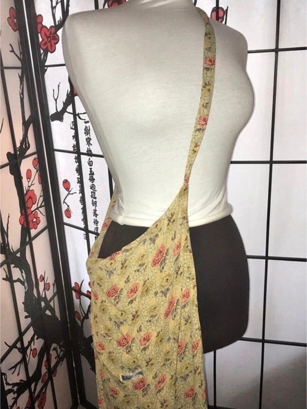 April Cornell Floral Crossbody Bag in Tan & Red Like New